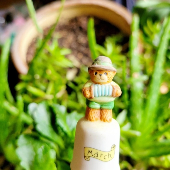 Vintage Lucy Rigg Collectible March Birth Month Bear Thimble - Picture 2 of 6